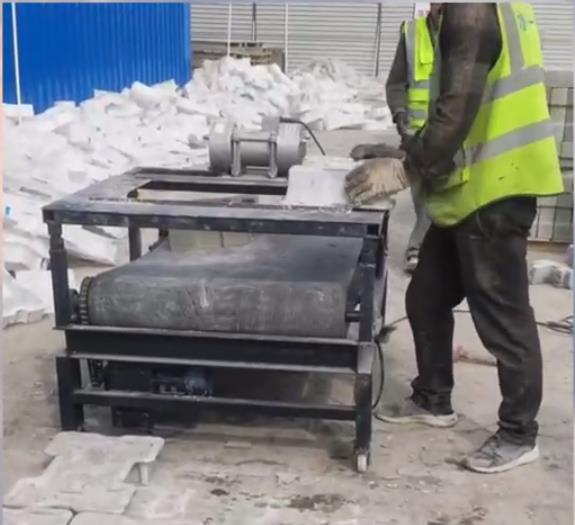 小型預制件設(shè)備脫模機